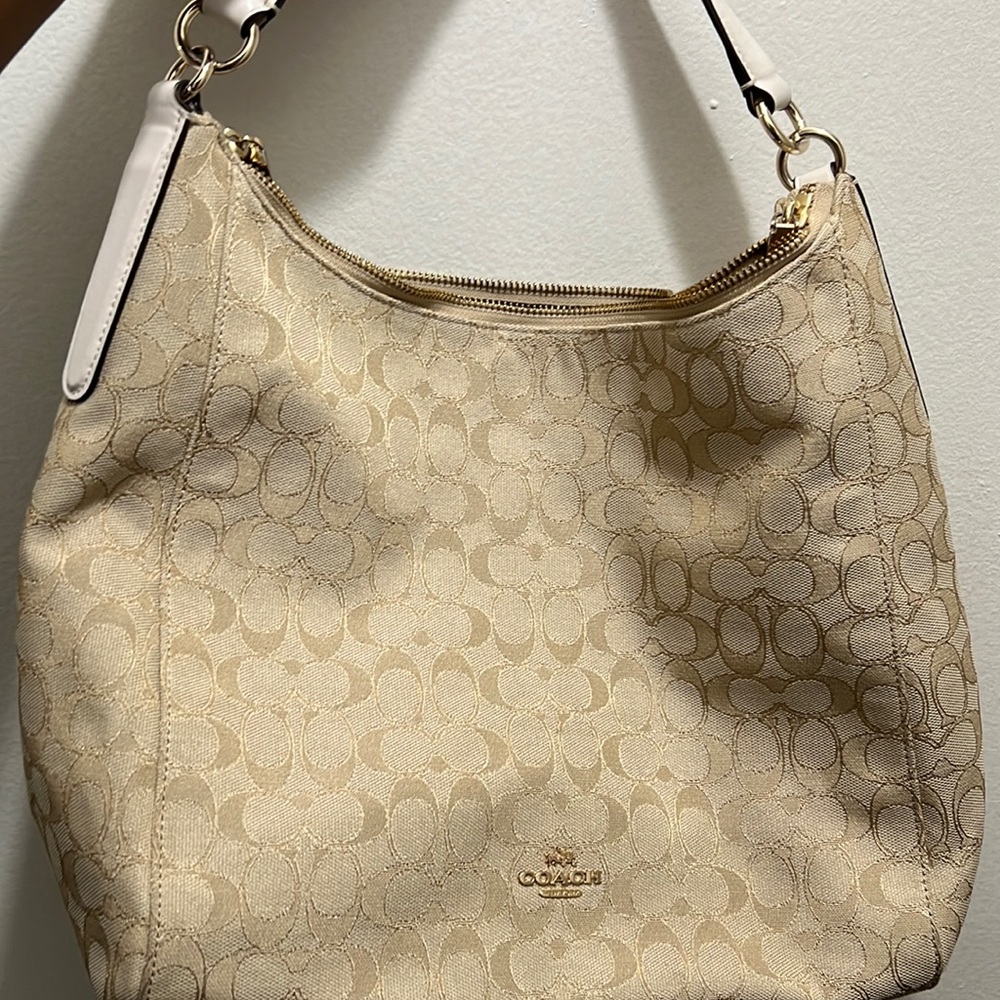 Signature Coach